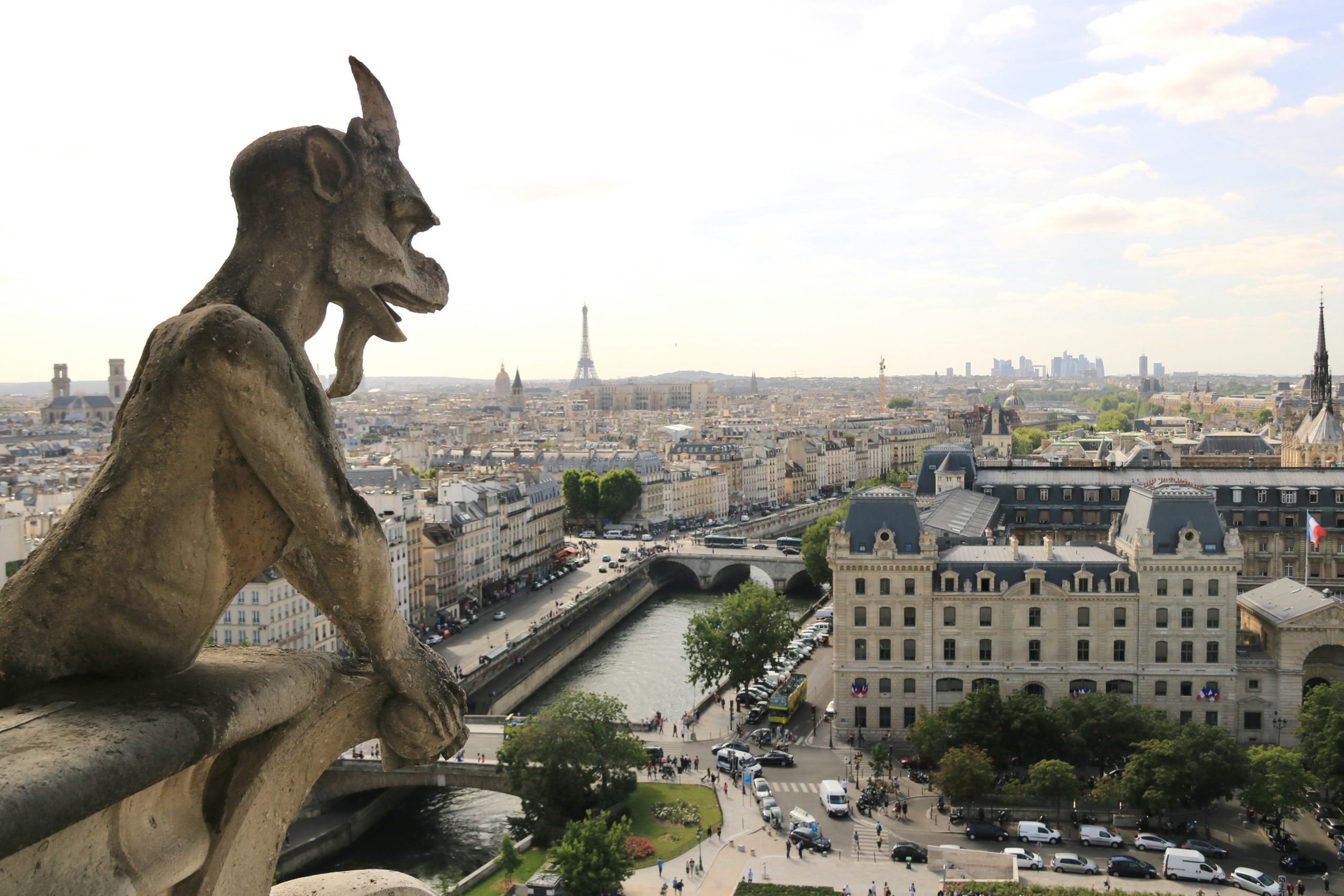 Notre Dame de Paris, l’icône réouvre ses portes le 8 décembre mais à un prix.